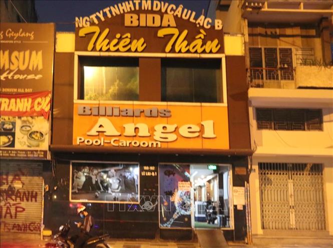 Trong ảnh: Cơ sở billiards Thiên Thần trên đường Lê Lai (Quận 1) đóng cửa theo quy định của Ủy ban nhân dân Thành phố Hồ Chí Minh. Ảnh: Thu Hương - TTXVN