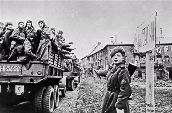 Các đơn vị Hồng quân Liên Xô tiến về giải phóng Berlin, tháng 4/1945. Ảnh: Tư liệu quốc tế/TTXVN phát