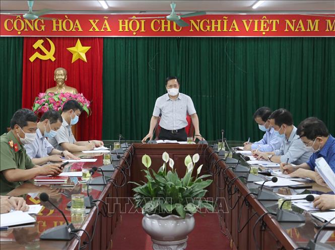 Chủ tịch UBND tỉnh Lạng Sơn Hồ Tiến Thiệu phát biểu tại buổi kiểm tra phòng chống dịch COVID-19 ở xã Minh Hòa, huyện Hữu Lũng. Ảnh: Quang Duy - TTXVN