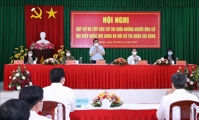 Trong ảnh: Thủ tướng Phạm Minh Chính cùng các ứng cử viên đại biểu Quốc hội khóa XV tại hội nghị. Ảnh: Văn Điệp - TTXVN