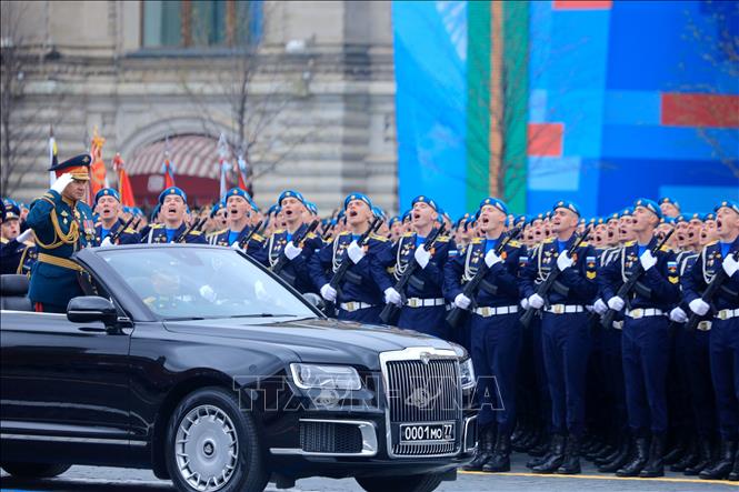 Trong ảnh: Đại tướng Sergey Shoigu, Bộ trưởng Bộ Quốc phòng Nga duyệt đội hình tham gia duyệt binh. Ảnh: Trần Hiếu - PV TTXVN tại Nga