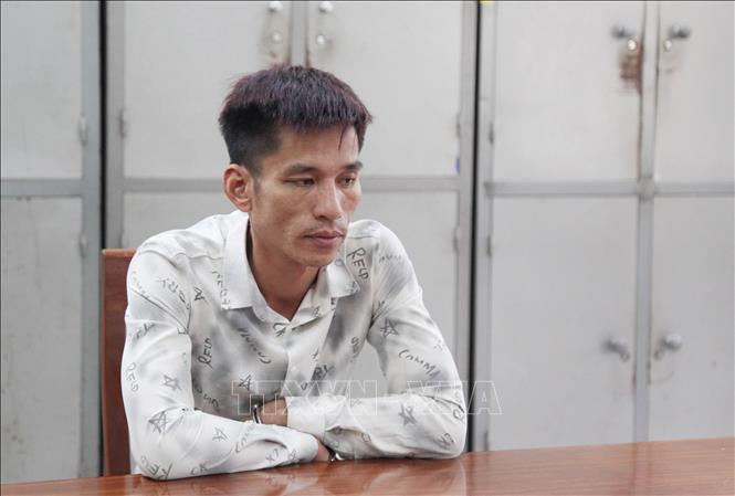 Trong ảnh: Đối tượng Bùi Thanh Tuyền tại Cơ quan Công an. Ảnh: Hoàng Nguyên - TTXVN