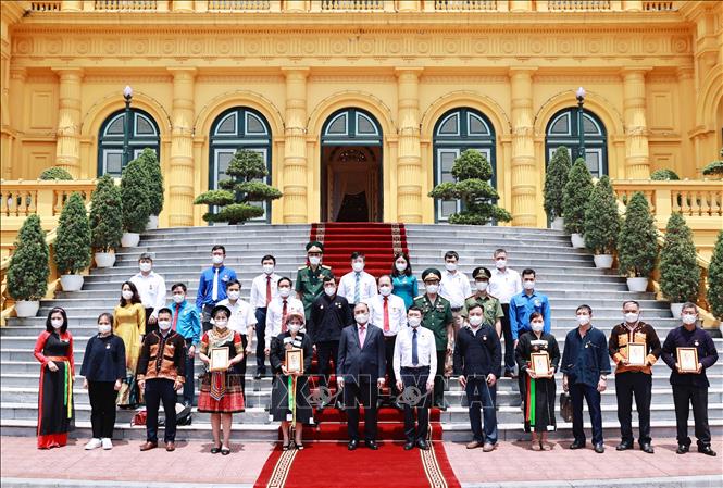 Chủ tịch nước Nguyễn Xuân Phúc tiếp Đoàn đại biểu các dân ...