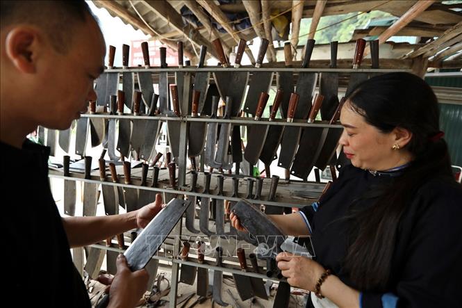 Trong ảnh: Sản phẩm dao của Hợp tác xã Minh Tuấn Phúc Sen ở xã Phúc Sen, huyện Quảng Uyên, tỉnh Cao Bằng đạt chứng nhận sản phẩm nông nghiệp tiêu biểu 