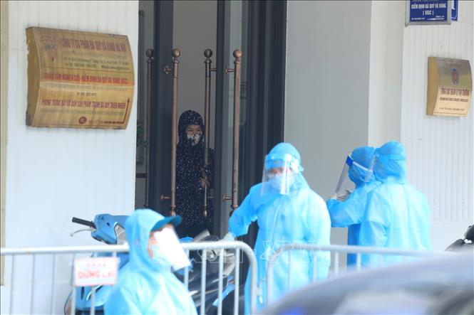 Photo: No.91 Dinh Tien Hoang street in Hanoi put under lockdown. VNA Photo