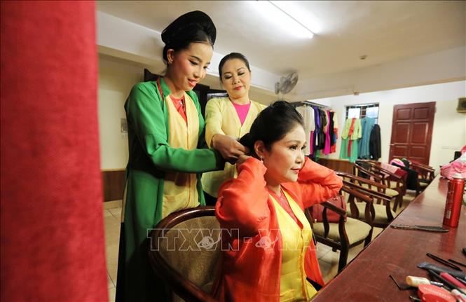 Trong ảnh: NSND Chèo Thanh Ngoan là tấm gương sáng trong làng Chèo, luôn được đồng nghiệp và các nghệ sĩ trẻ yêu quý. Ảnh: Thành Đạt - TTXVN