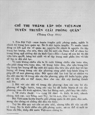 Trong ảnh: Bản chỉ thị của Hồ Chủ tịch về việc thành lập Đội Việt Nam tuyên truyền giải phóng quân viết tháng 12/1941. Ảnh: TTXVN