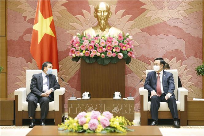 Chủ tịch Quốc hội Vương Đình Huệ tiếp Đại sứ Lào tại Việt ...