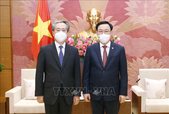 Chủ tịch Quốc hội Vương Đình Huệ tiếp Đại sứ Trung Quốc tại Việt Nam Hùng Ba. Ảnh: Doãn Tấn - TTXVN