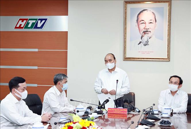 Trong ảnh: Chủ tịch nước Nguyễn Xuân Phúc làm việc với lãnh đạo Đài Truyền hình Thành phố Hồ Chí Minh. Ảnh: Thống Nhất – TTXVN
