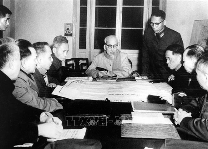 Ngày 28/12/1967, Bác Hồ họp Hội nghị Bộ Chính trị Trung ương Đảng quyết định chủ trương mở đợt Tổng tiến công và nổi dậy Tết Mậu Thân (1968). Ảnh: TTXVN