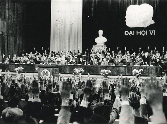 Đại hội Đảng lần thứ VI (12/1986) mở đầu công cuộc đổi mới, khơi dậy và phát huy sức mạnh, tiềm năng để đưa đất nước tiến lên. Ảnh: TTXVN