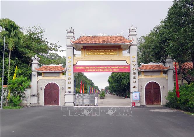 Trong ảnh: Cổng chào chính vào Khu tưởng niệm Chủ tịch Hồ Chí Minh tại thành phố Cà Mau. Ảnh: Minh Hưng – TTXVN