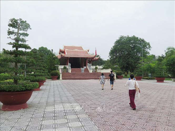 Trong ảnh: Lối dẫn lên Đền thờ Bác Hồ trong Khu tưởng niệm. Ảnh: Minh Hưng – TTXVN