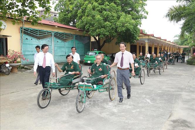 Trong ảnh: Các thương binh đang điều dưỡng tại Trung tâm điều dưỡng thương binh Duy Tiên (tỉnh Hà Nam) bầu cử đại biểu Quốc hội khóa XIV. Ảnh: Quốc Khánh – TTXVN
