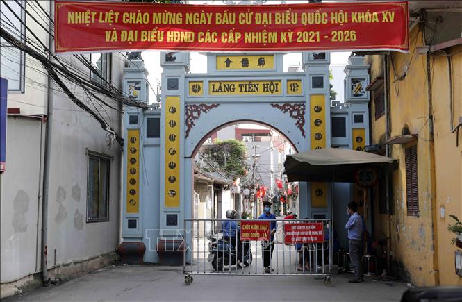 Trong ảnh: Băng rôn tuyên truyền cho ngày bầu cử được treo tại nhiều khu dân cư trong xã Đông Hội, huyện Đông Anh, Hà Nội. Ảnh: Trần Việt - TTXVN