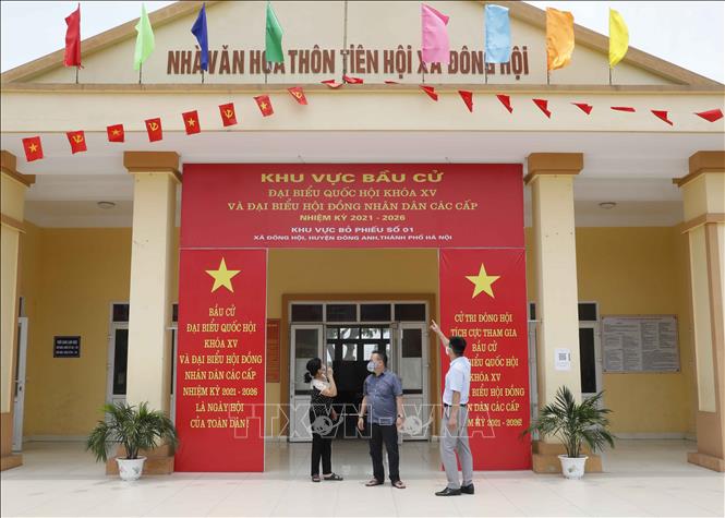 Trong ảnh: Khu vực bỏ phiếu số 1, xã Đông Hội, huyện Đông Anh đã sẵn sàng công tác chuẩn bị cho 