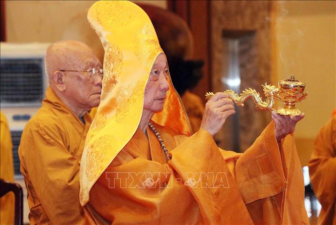 Photo: Most Venerable Thich Tri Quang, head of the the Vietnam Buddhist Sangha in Ho Chi Minh City chairs the ceremony. VNA Photo: Xuân Khu