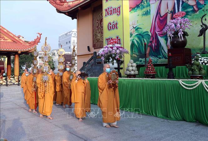 Photo: The ceremony is a simple affair to avoid large gatherings due to the COVID-19 pandemics. VNA Photo: Xuân Khu