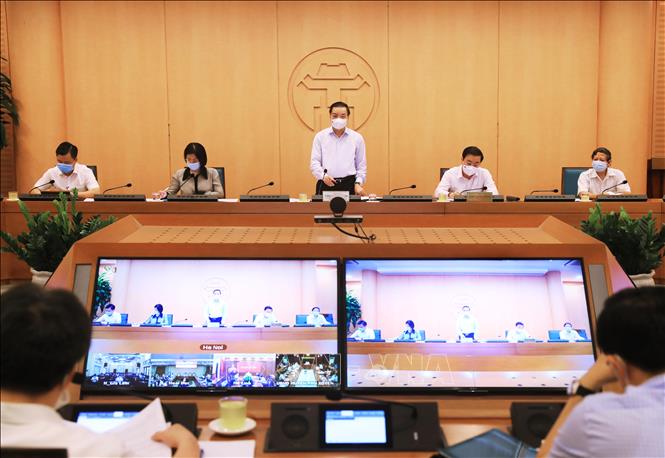 Chủ tịch UBND TP. Hà Nội Chu Ngọc Anh, Trưởng Ban Chỉ đạo phòng, chống dịch COVID-19 thành phố Hà Nội chủ trì họp trực tuyến với các địa phương triển khai các giải pháp đảm bảo an toàn, thành công cho ngày Bầu cử. Ảnh: Lâm Khánh - TTXVN