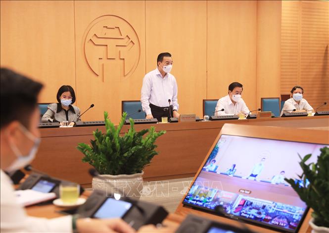 Chủ tịch UBND TP. Hà Nội Chu Ngọc Anh, Trưởng Ban Chỉ đạo phòng, chống dịch COVID-19 thành phố Hà Nội chủ trì họp trực tuyến với các địa phương triển khai các giải pháp đảm bảo an toàn, thành công cho ngày bầu cử. Ảnh: Lâm Khánh - TTXVN