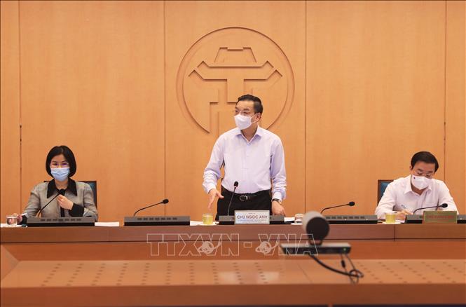 Chủ tịch UBND TP. Hà Nội Chu Ngọc Anh, Trưởng Ban Chỉ đạo phòng, chống dịch COVID-19 thành phố Hà Nội chủ trì họp trực tuyến với các địa phương triển khai các giải pháp đảm bảo an toàn, thành công cho ngày bầu cử. Ảnh: Lâm Khánh - TTXVN