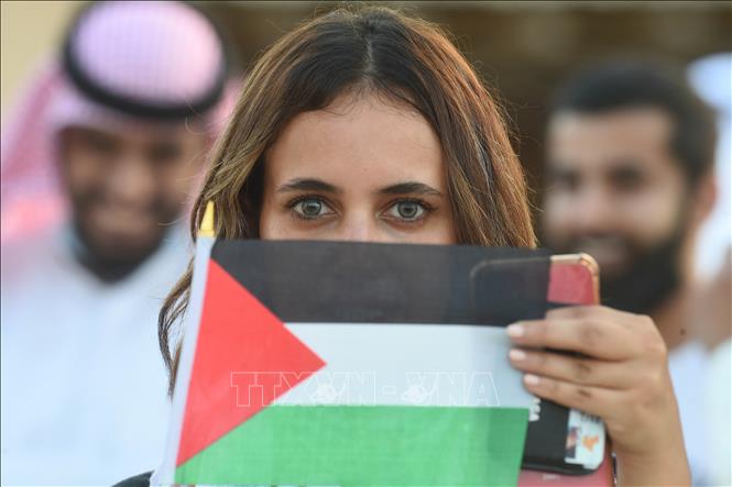 Trong ảnh: Người dân tại Kuwait City, Kuwait, tham gia tuần hành bày tỏ ủng hộ với người Palestine ở Dải Gaza, ngày 19/5/2021. Ảnh: THX/ TTXVN