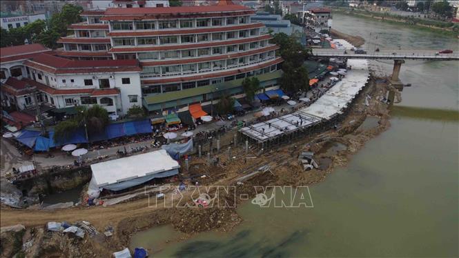 Trong ảnh: Tổng chiều dài tuyến kè được chia làm 3 đoạn: từ trạm bơm Tân Giang (K0+876,9) đến vị trí ngầm sông Hiến. Ảnh: Vũ Sinh - TTXVN