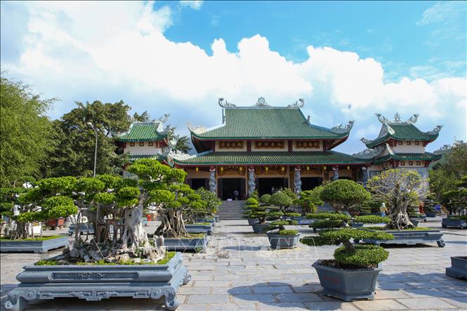 Trong ảnh: Khu vực Chánh điện nằm trong quần thể Chùa Linh Ứng - Bãi Bụt. Ảnh: Trần Lê Lâm - TTXVN 