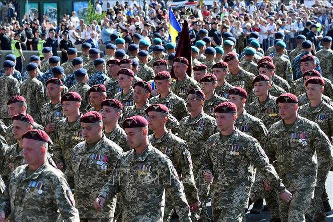Trong ảnh: Binh sĩ Ukraine tại lễ diễu binh ở Kiev, ngày 24/8/2019. Ảnh: AFP/TTXVN