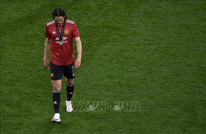 Trong ảnh: Nỗi buồn của cầu thủ Edinson Cavani sau khi Manchester United để tuột chức vô địch UEFA Europa League trong trận chung kết gặp Villarreal CF trên sân Gdansk, Ba Lan ngày 26/5/2021. Ảnh: THX/TTXVN
