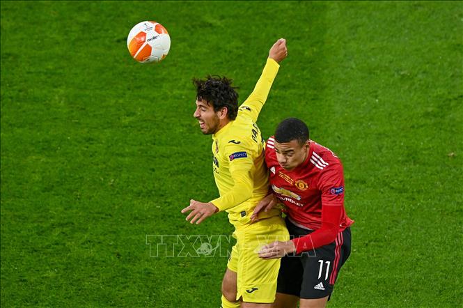Trong ảnh: Pha tranh bóng giữa tiền vệ Daniel Parejo (trái) của CLB Villarreal CF với tiền đạo Mason Greenwood của Manchester United trong trận chung kết UEFA Europa League trên sân Gdansk, Ba Lan ngày 26/5/2021. Ảnh: THX/TTXVN