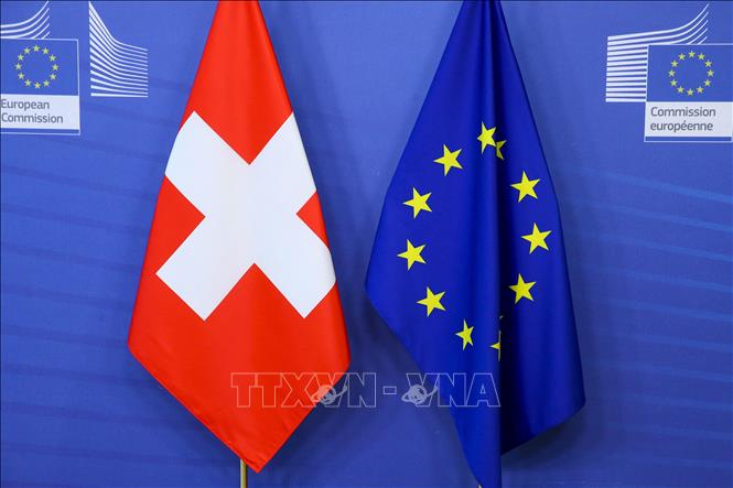 Thụy Sĩ quyết định chấm dứt đàm phán hiệp định hợp tác với EU - tình trạng quốc kỳ Bỉ: 
Thụy Sĩ mới đây đã quyết định chấm dứt đàm phán với Liên minh châu Âu (EU). Tình trạng này có ảnh hưởng đến nhiều lĩnh vực, bao gồm thương mại và địa chính trị. Tuy nhiên, du khách vẫn có thể tìm hiểu về quốc kỳ Bỉ, với các chi tiết đặc trưng và ý nghĩa đằng sau biểu tượng này. Hãy xem hình ảnh quốc kỳ Bỉ để hiểu thêm về đất nước này.
