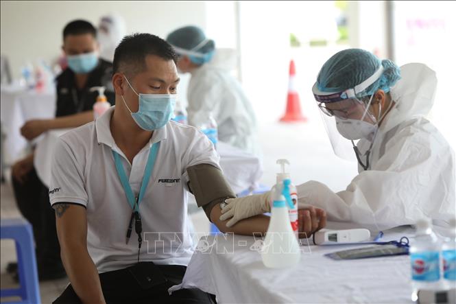 Bắc Giang tiêm vaccine phòng COVID-19 cho 300 công nhân ...