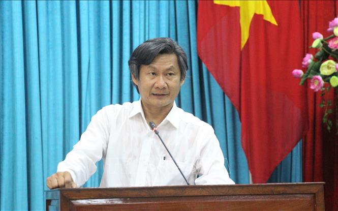 Trong ảnh: Ông Phan Vân Điền Phương, Phó Giám đốc Sở Y tế tỉnh An Giang báo cáo tình hình tiêm vắc xin cho các đối tượng ưu tiên trên địa bàn tỉnh. Ảnh: Thanh Sang – TTXVN 
