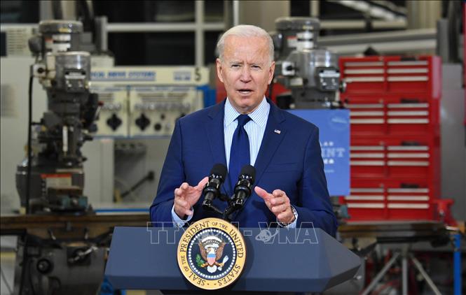 Trong ảnh: Tổng thống Mỹ Joe Biden phát biểu về vấn đề kinh tế tại Trung tâm Công nghệ chế tạo Trường Cao đẳng Cộng đồng Cuyahoga ở Cleveland, Ohio, Mỹ ngày 27/5/2021. Ảnh: AFP/TTXVN