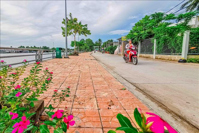 Một đoạn kè chống sạt lở sông Ô Môn, đoạn thuộc phường Thới An, quận Ô Môn đã hoàn thành. Ảnh: Thanh Liêm - TTXVN
