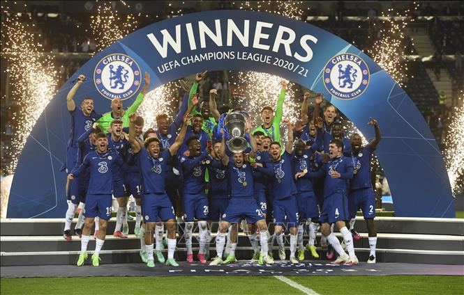 Trong ảnh: Niềm vui phút đăng quang UEFA Champions League của các cầu thủ Chelsea tại Porto, Bồ Đào Nha ngày 29/5/2021. Ảnh: AFP/TTXVN  
