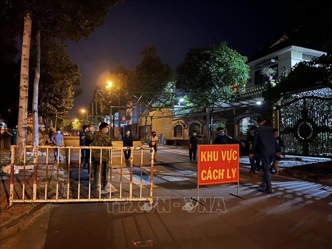 Trong ảnh: Một phần Khu dân cư Hiệp Thành 3, phường Hiệp Thành, TP.Thủ Dầu Một, tỉnh Bình Dương phong tỏa ngay trong đêm 30/5/2021. Ảnh:TTXVN
