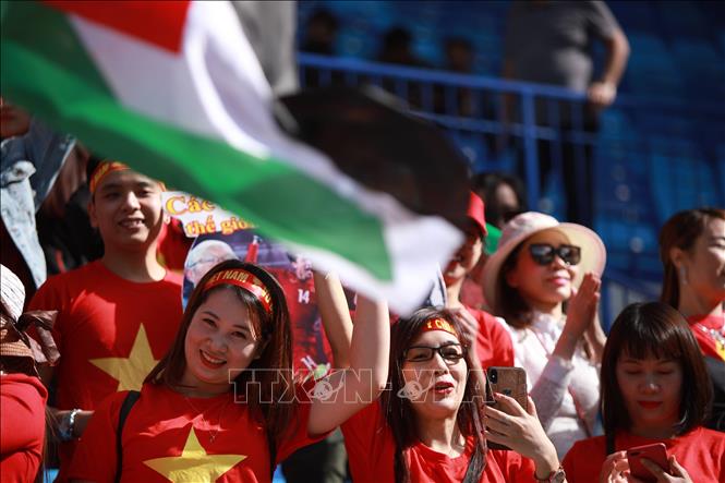 CĐV Việt Nam trên sân vận động Al Maktoum tại VCK Asian Cup 2019 (Ảnh tư liệu). Ảnh: Hoàng Linh – Pv TTXVN tại UAE