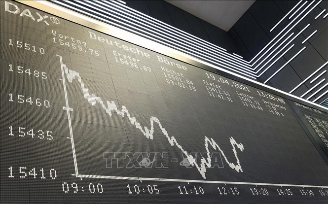 Trong ảnh: Chỉ số chứng khoán DAX tại sàn giao dịch chứng khoán Frankfurt, Đức ngày 19/4/2021. Ảnh: AFP/TTXVN