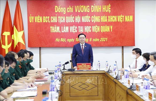 Photo: NA Chairman Vuong Dinh Hue speaks at the working session with the Academy's leadership. VNA Photo: Doãn Tấn