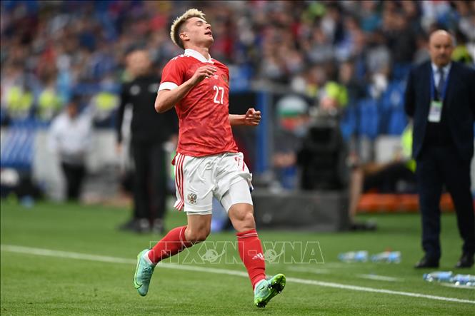 Trong ảnh: Cầu thủ Andrei Mostovoy trong trận đấu giao hữu giữa Nga và Bulgaria tại Moskva ngày 5/6/2021. Ảnh: AFP/TTXVN