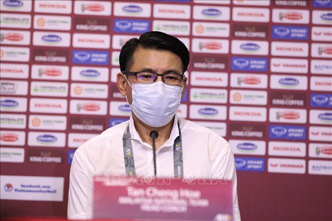 Photo: Malaysian coach Tan Cheng Hoe Hai at the press conference after the match.  VNA Photo: Hoàng Linh