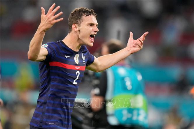Trong ảnh: Hậu vệ Pháp Benjamin Pavard vui mừng khi đội nhà thắng tuyển Đức trong trận ra quân tại vòng chung kết EURO 2020 ở Munich (Đức) ngày 15/6/2021. AFP/TTXVN