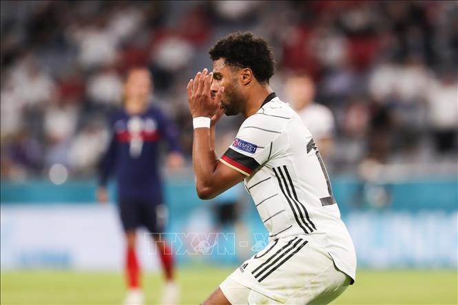 Trong ảnh: Tiền vệ tuyển Đức Serge Gnabry bày tỏ nuối tiếc sau pha sút bóng không thành công trong trận gặp tuyển Pháp tại vòng chung kết EURO 2020 ở Munich, ngày 15/6/2021. Ảnh: THX/TTXVN