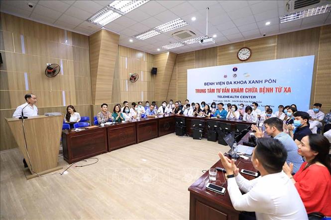 Đoàn thanh niên Thông tấn xã Việt Nam tổ chức buổi trao đổi kỹ năng chụp ảnh cho hơn 50 y bác sỹ Bệnh viện đa khoa Xanh Pôn (Hà Nội). Đây là hoạt động mở đầu trong chuỗi chương trình đào tạo kỹ năng chụp ảnh cho các y bác sỹ năm 2021, góp phần tăng cường công tác truyền thông cho các bệnh viện. Ảnh: TTXVN