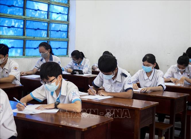 Trong ảnh: Thi sinh làm bài thi tại Hội đồng thi Trường THPT Nguyễn Trung Trực, thành phố Rạch Giá. Ảnh: Hồng Đạt - TTXVN