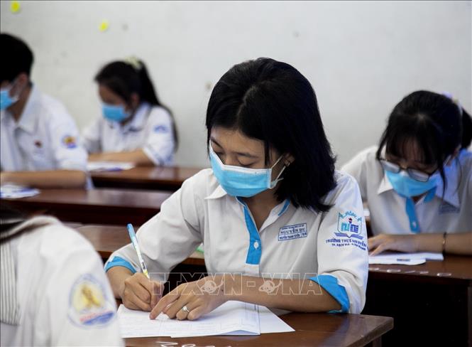 Trong ảnh: Thi sinh làm bài thi tại Hội đồng thi Trường THPT Nguyễn Trung Trực, thành phố Rạch Giá. Ảnh: Hồng Đạt - TTXVN
