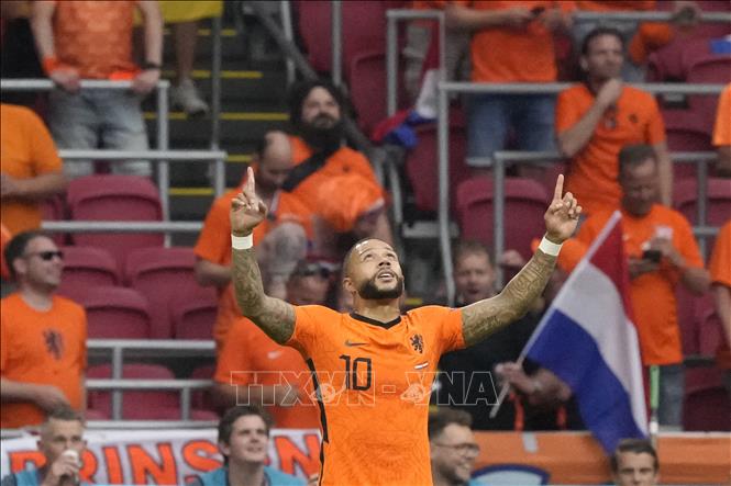 Trong ảnh: Tiền đạo Memphis Depay, tác giả bàn thắng mở tỷ số trận đấu cho đội tuyển Hà Lan. Ảnh: AFP/TTXVN
